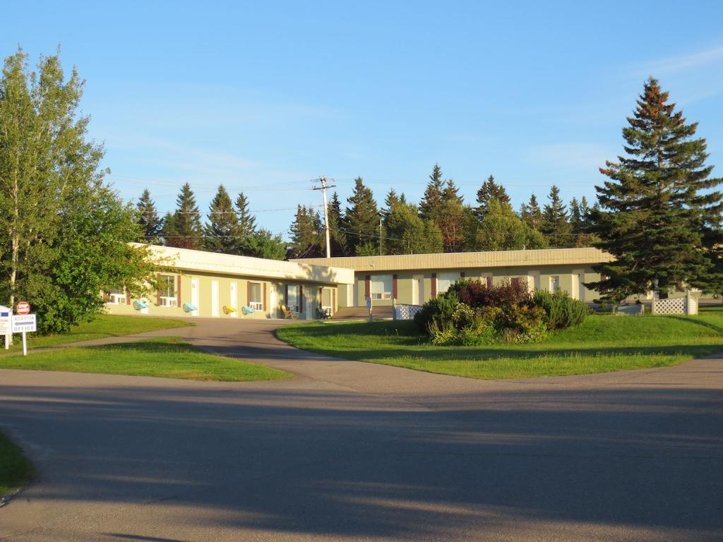 Motel And Camping Colibri Caraquet Eksteriør billede