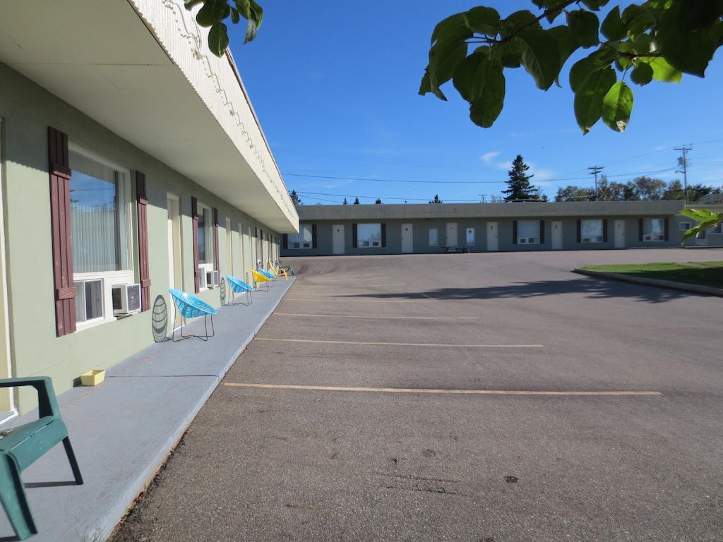 Motel And Camping Colibri Caraquet Eksteriør billede